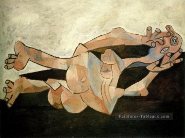 Femme couchee sur fond cachou 1938 cubiste Pablo Picasso Peinture à l'huile